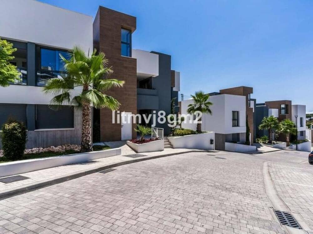 3 bedroom Beach Apartment for sale in Marbella with pool - € 1,000,000 (Ref: 9848938)
