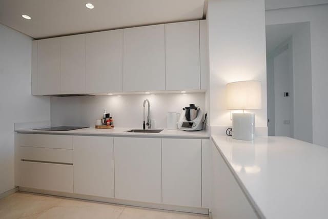 2 sovrum Lägenhet att hyra i Ojen med pool garage - 4 000 € (Ref: 9850834)