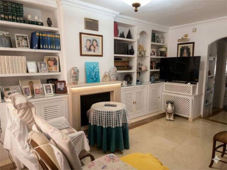 4 soverom Hus til salgs i Marbella med svømmebasseng garasje - € 682 500 (Ref: 9850836)