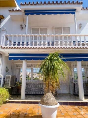 4 soverom Hus til salgs i Las Brisas, Marbella med svømmebasseng garasje - € 682 500 (Ref: 9850836)