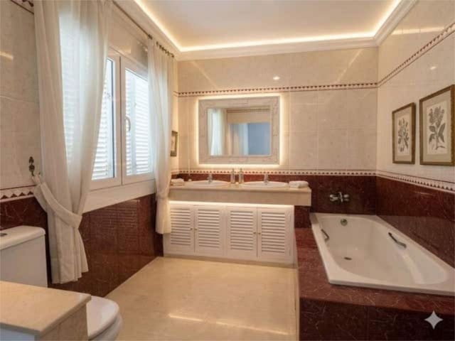 4 soverom Hus til salgs i Rodeo Alto - Guadaiza - La Campana, Marbella med svømmebasseng garasje - € 682 500 (Ref: 9850836)