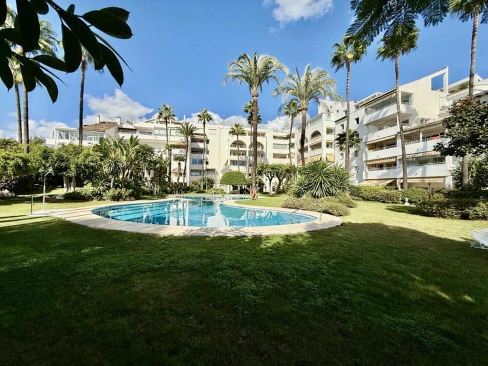 2 soverom Leilighet til salgs i Atalaya-Isdabe med svømmebasseng garasje - € 379 000 (Ref: 9854771)