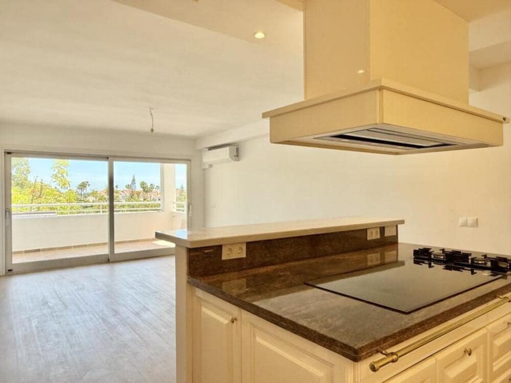 2 soverom Leilighet til salgs i Atalaya-Isdabe med svømmebasseng garasje - € 379 000 (Ref: 9854771)