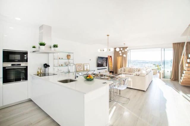 3 soverom Hus til leie i Cancelada, Estepona med svømmebasseng garasje - € 4 000 (Ref: 9854773)