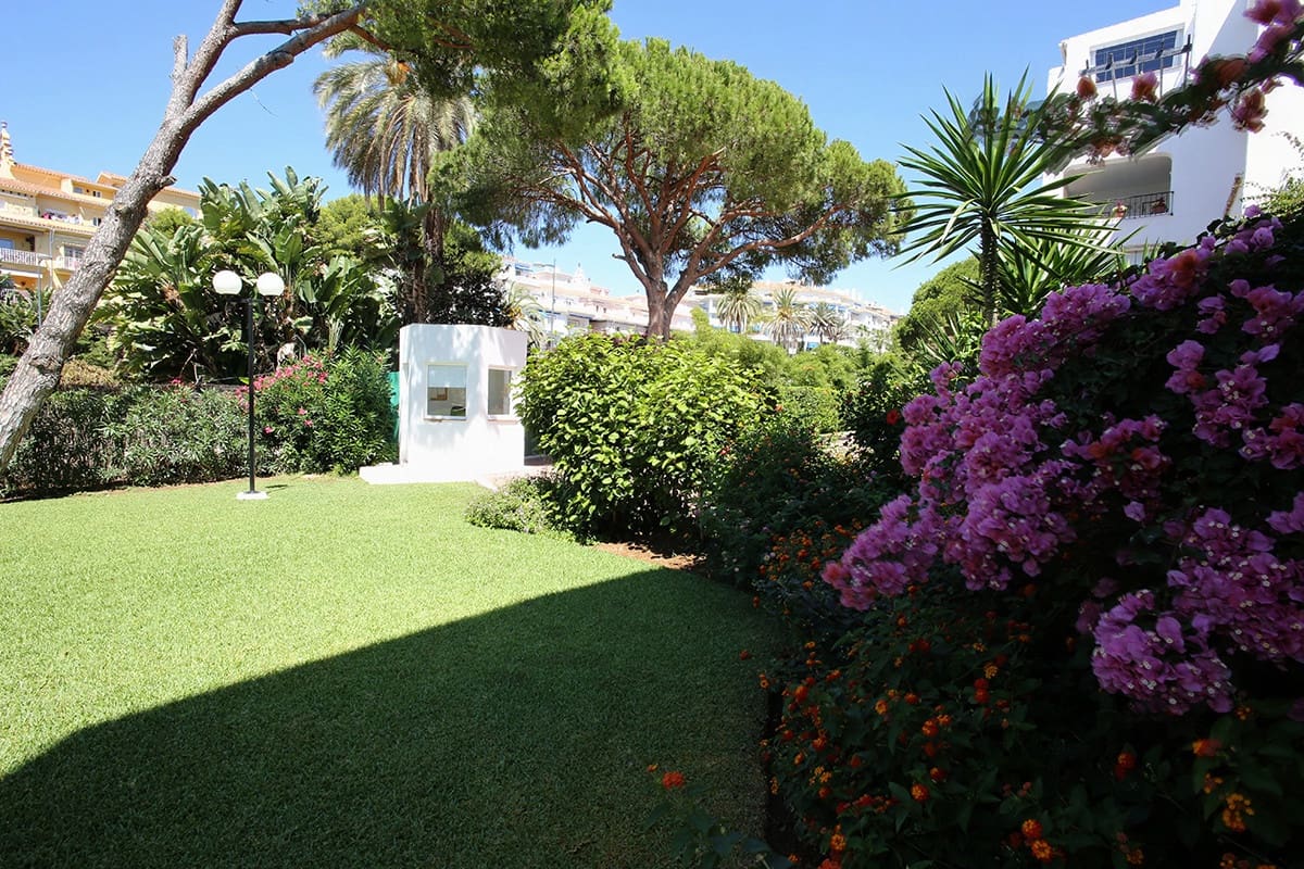2 bedroom Apartment for holiday rental in Marbella with pool garage - € 3,000 (Ref: 9854775)