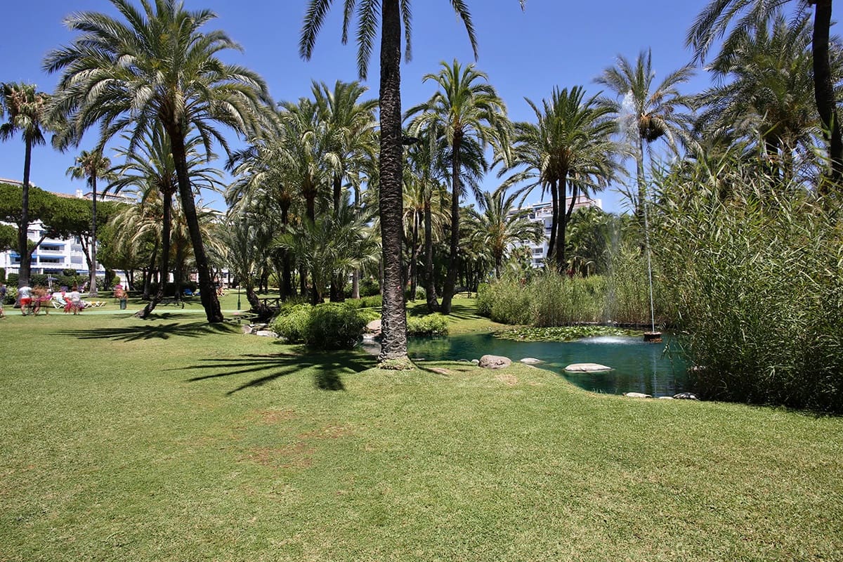 2 bedroom Apartment for holiday rental in Marbella with pool garage - € 3,000 (Ref: 9854775)