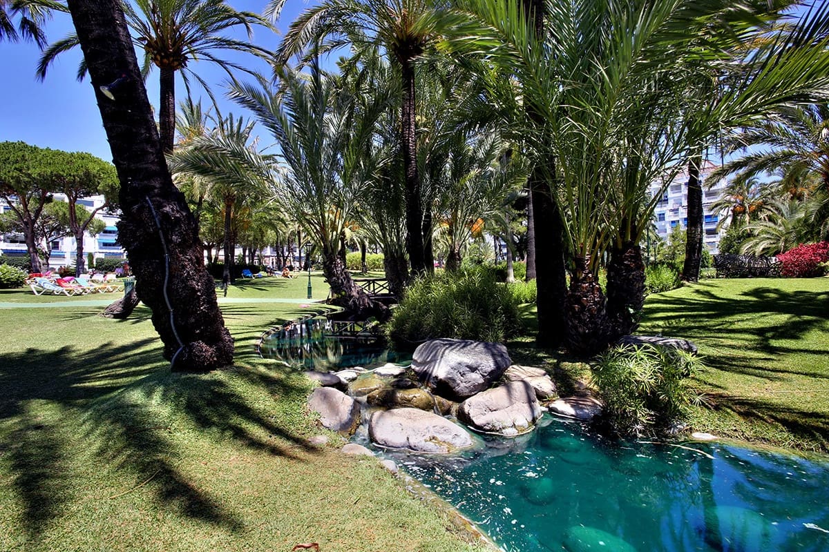 2 bedroom Apartment for holiday rental in Marbella with pool garage - € 3,000 (Ref: 9854775)