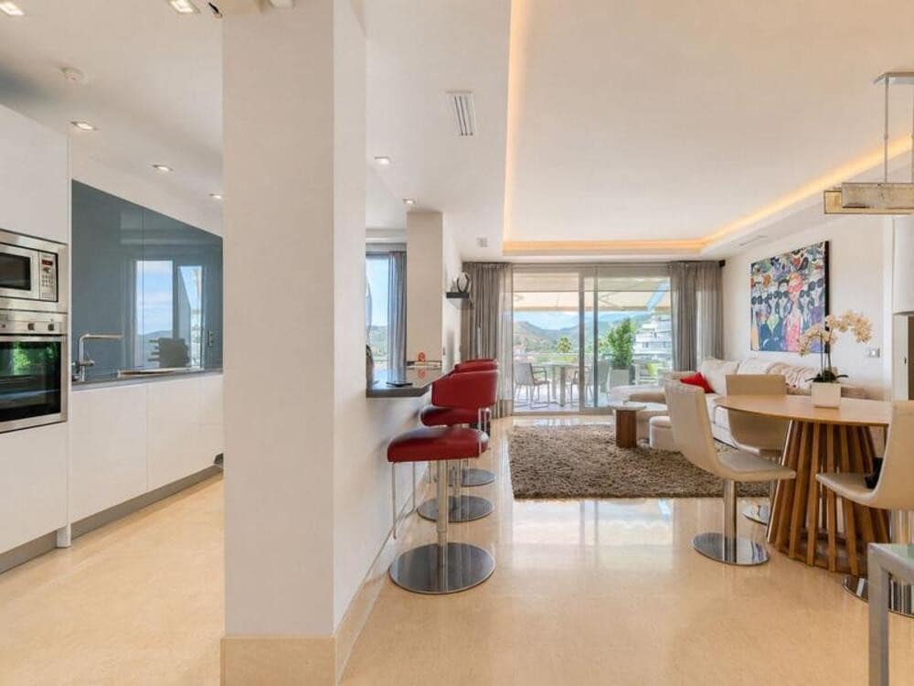 3 sypialnia Apartament na sprzedaż w Los Arqueros z basenem garażem - 850 000 € (Ref: 9859023)