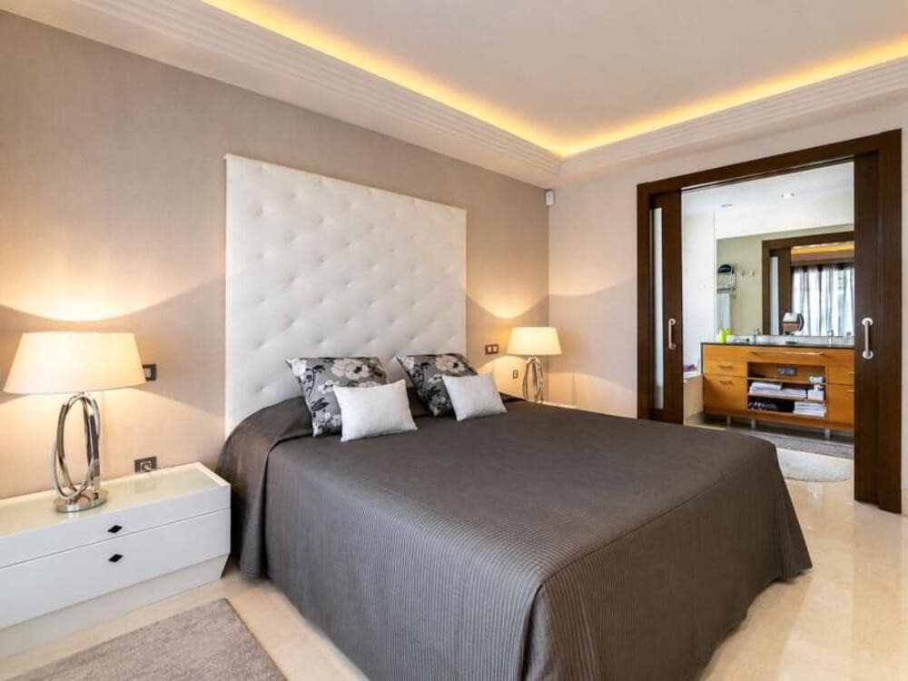 3 sypialnia Apartament na sprzedaż w Los Arqueros z basenem garażem - 850 000 € (Ref: 9859023)