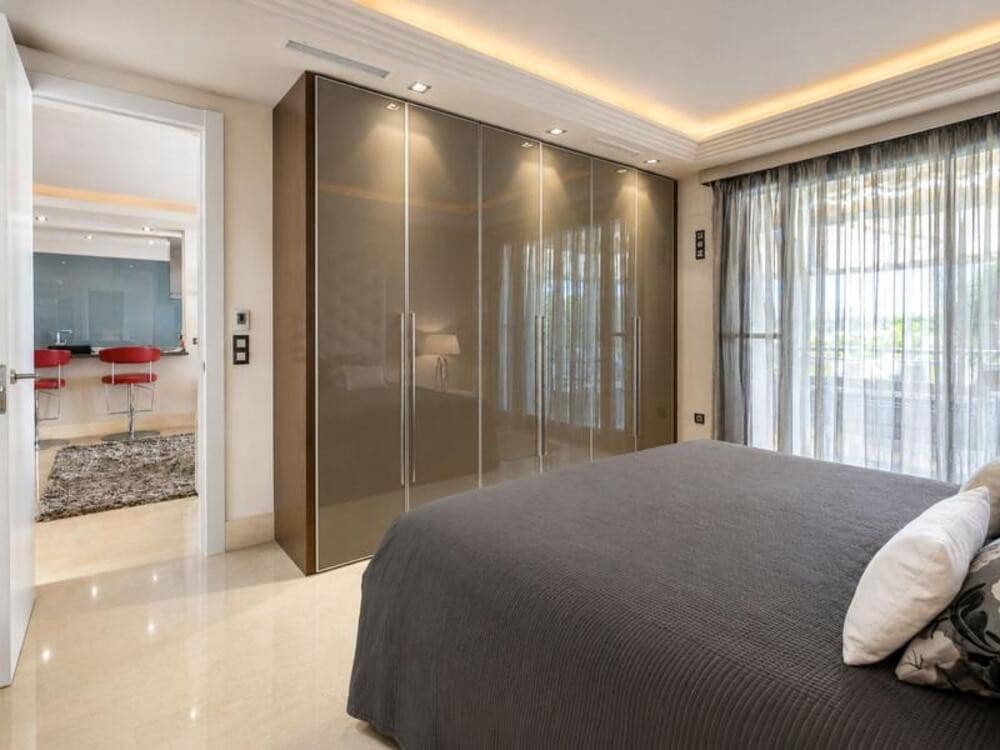 3 sypialnia Apartament na sprzedaż w Los Arqueros z basenem garażem - 850 000 € (Ref: 9859023)