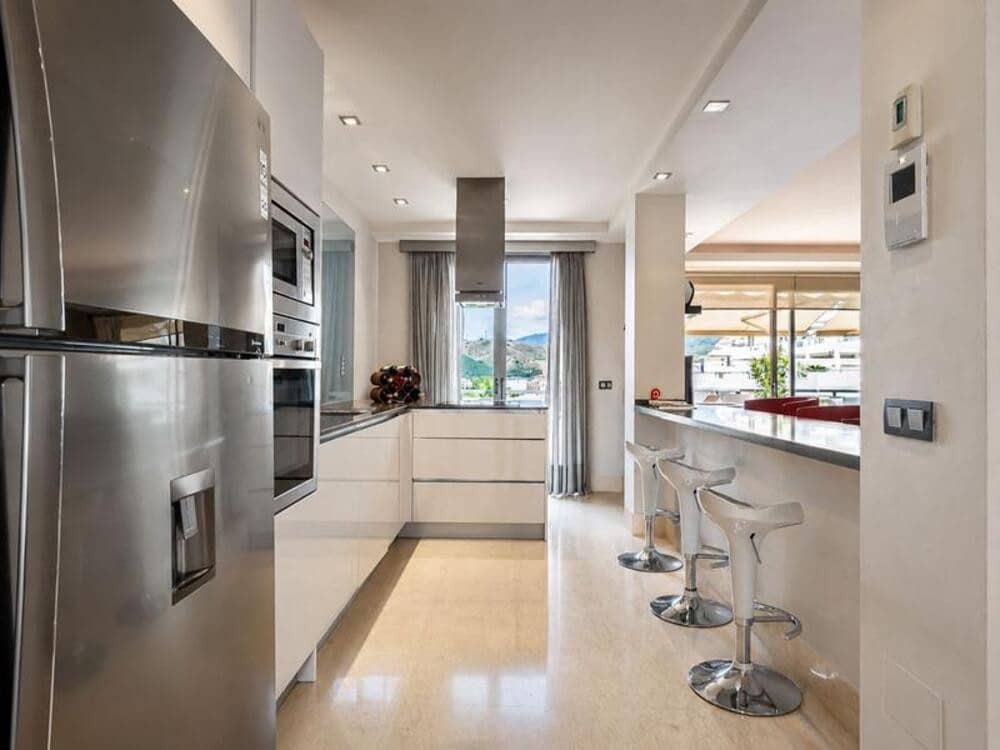 3 sypialnia Apartament na sprzedaż w Los Arqueros z basenem garażem - 850 000 € (Ref: 9859023)