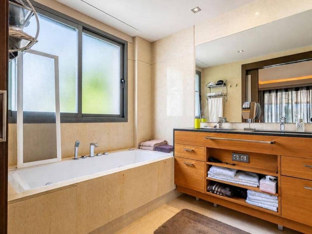 3 sypialnia Apartament na sprzedaż w Los Arqueros z basenem garażem - 850 000 € (Ref: 9859023)