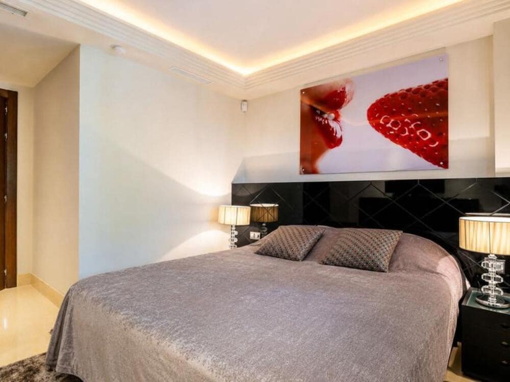 3 sypialnia Apartament na sprzedaż w Los Arqueros z basenem garażem - 850 000 € (Ref: 9859023)