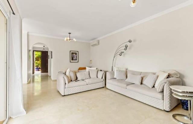 3 sovrum Villa till salu i Estepona Golf, Estepona med pool garage - 825 000 € (Ref: 9859024)