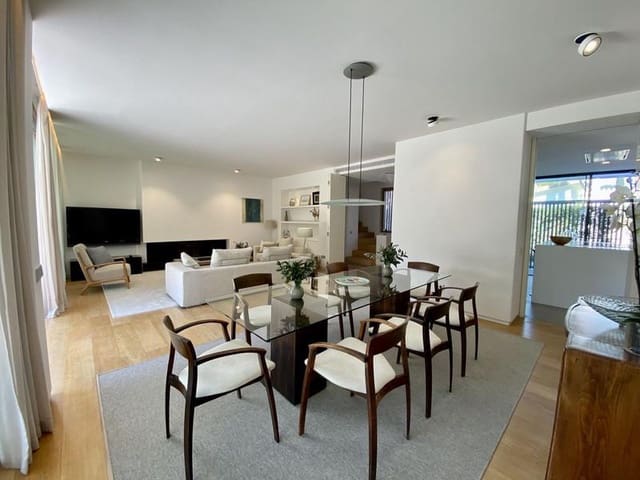 4 makuuhuone Paritalo vuokrattavana paikassa La Carolina - Guadalpín, Marbella mukana uima-altaan 
autotalli - 10 000 € (Ref: 9859025)