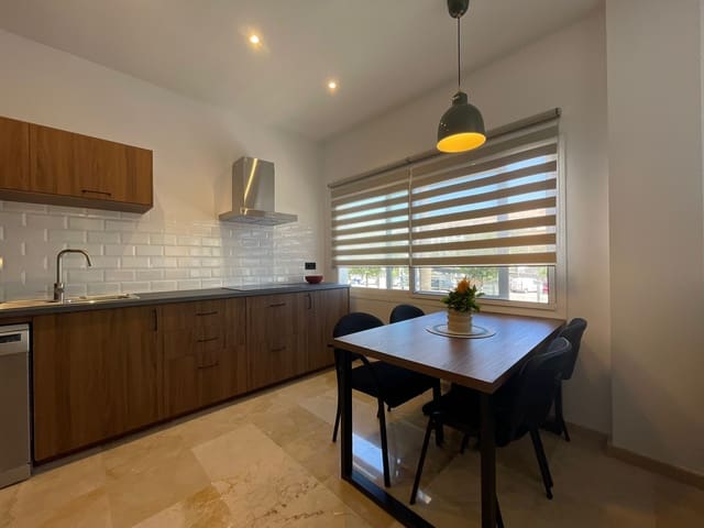 2 bedroom Apartment for holiday rental in San Pedro de Alcántara Pueblo, Marbella - € 1,000 (Ref: 9859026)
