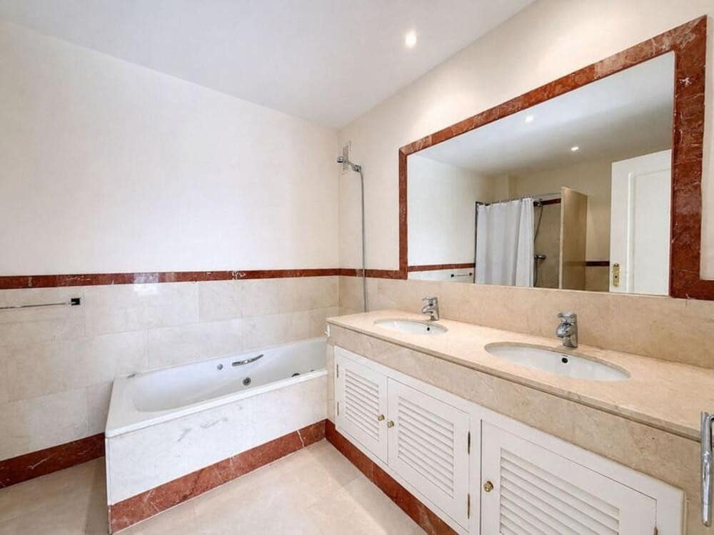3 bedroom Penthouse for sale in Guadalmina with pool garage - € 595,000 (Ref: 9861467)
