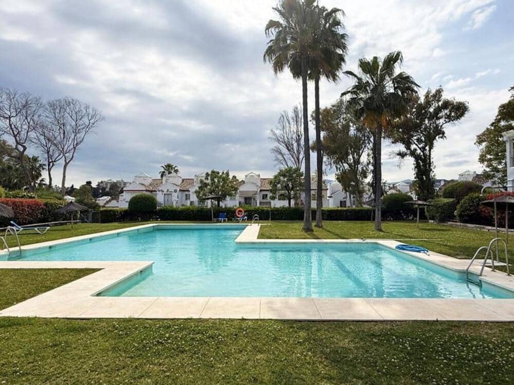 3 bedroom Penthouse for sale in Guadalmina with pool garage - € 595,000 (Ref: 9861467)