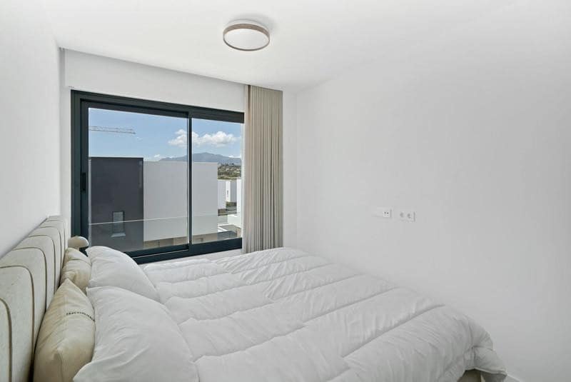 3 bedroom Semi-detached Villa for rent in Estepona with pool garage - € 5,000 (Ref: 9861468)