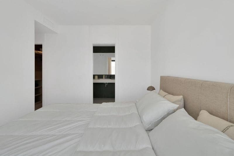 3 bedroom Semi-detached Villa for rent in Estepona with pool garage - € 5,000 (Ref: 9861468)