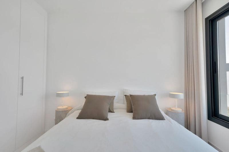 3 bedroom Semi-detached Villa for rent in Estepona with pool garage - € 5,000 (Ref: 9861468)