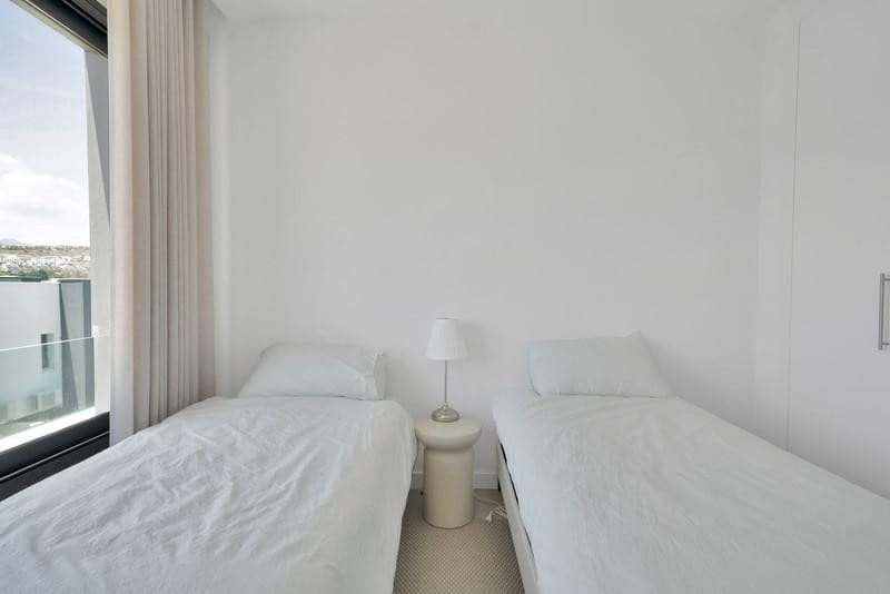 3 bedroom Semi-detached Villa for rent in Estepona with pool garage - € 5,000 (Ref: 9861468)