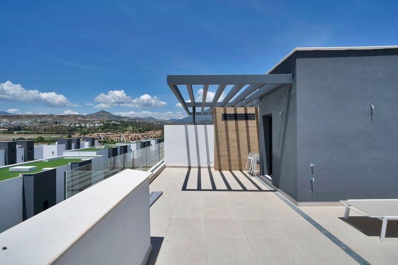 3 bedroom Semi-detached Villa for rent in Estepona with pool garage - € 5,000 (Ref: 9861468)