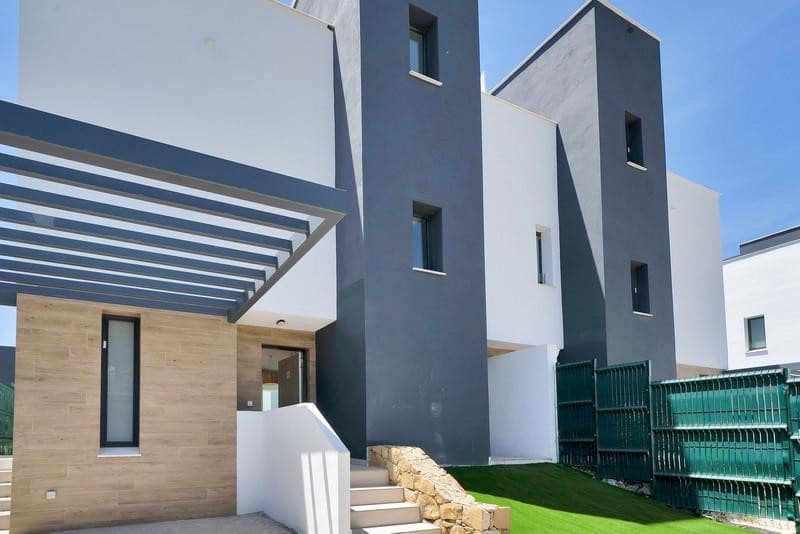 3 bedroom Semi-detached Villa for rent in Estepona with pool garage - € 5,000 (Ref: 9861468)