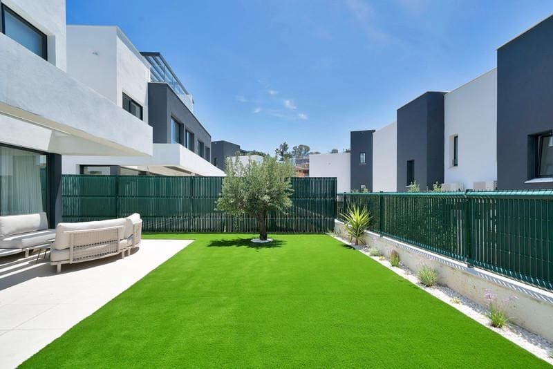 3 bedroom Semi-detached Villa for rent in Estepona with pool garage - € 5,000 (Ref: 9861468)