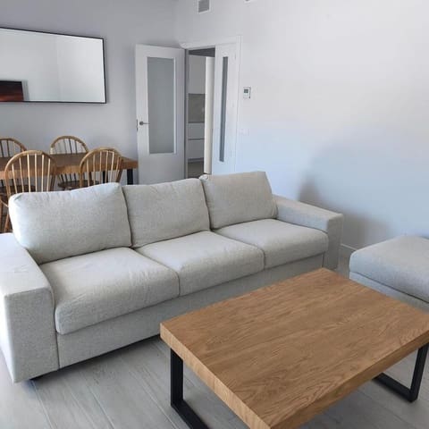 3 bedroom Apartment for rent in Centro, Estepona with pool garage - € 2,500 (Ref: 9863944)