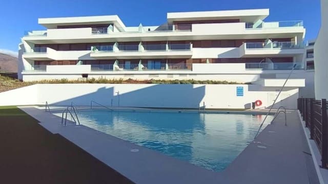 3 bedroom Apartment for rent in Centro, Estepona with pool garage - € 2,500 (Ref: 9863944)