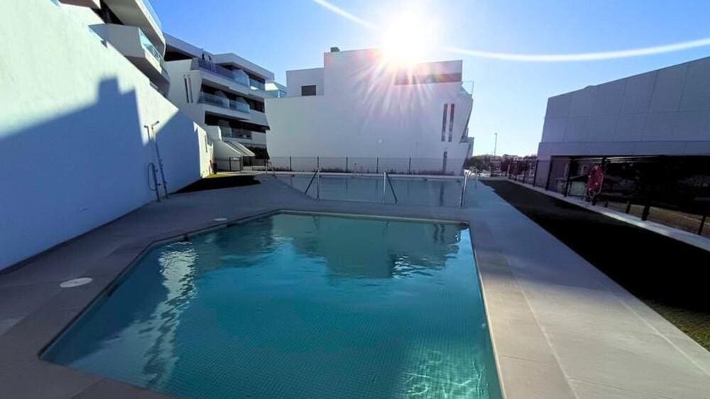 3 bedroom Apartment for rent in Estepona with pool garage - € 2,500 (Ref: 9863944)