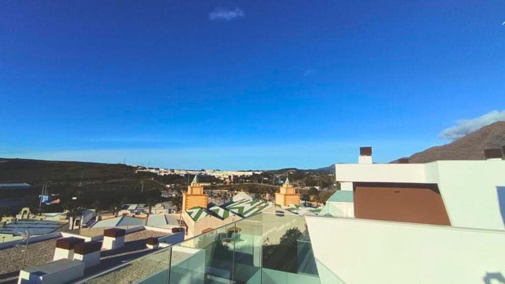 3 bedroom Apartment for rent in Estepona with pool garage - € 2,500 (Ref: 9863944)
