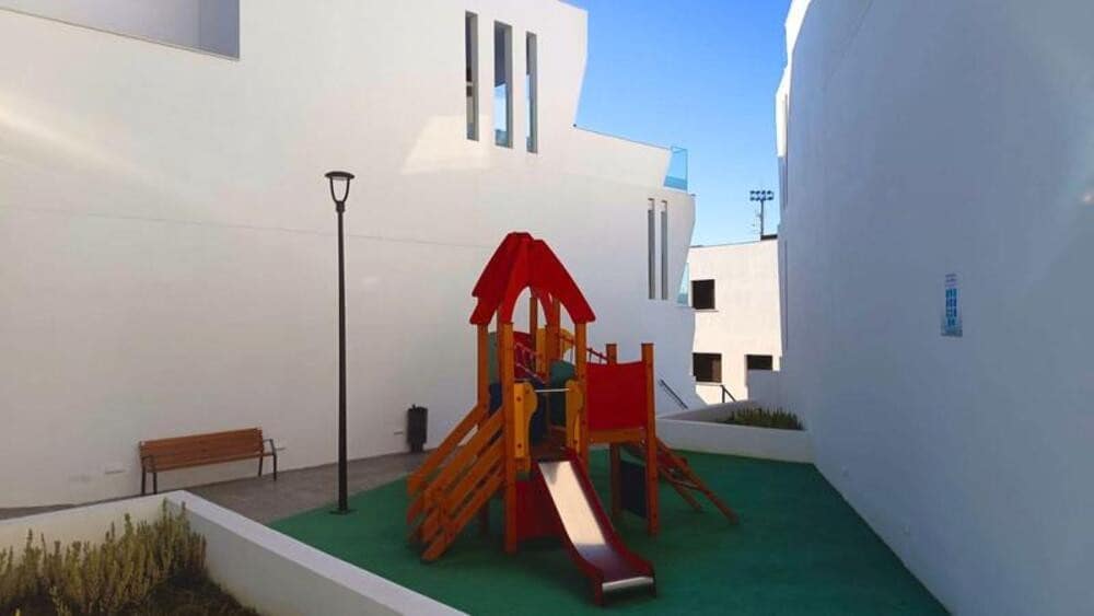 3 bedroom Apartment for rent in Estepona with pool garage - € 2,500 (Ref: 9863944)