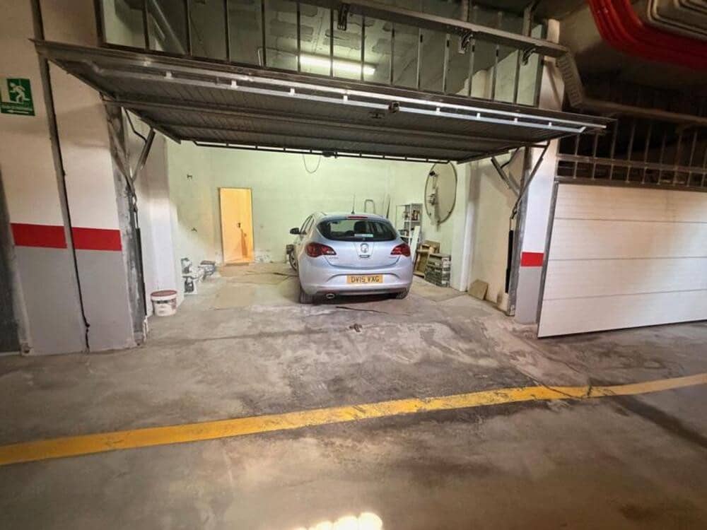 4 makuuhuone Omakotitalo myytävänä paikassa Calahonda mukana uima-altaan 
autotalli - 550 000 € (Ref: 9863946)
