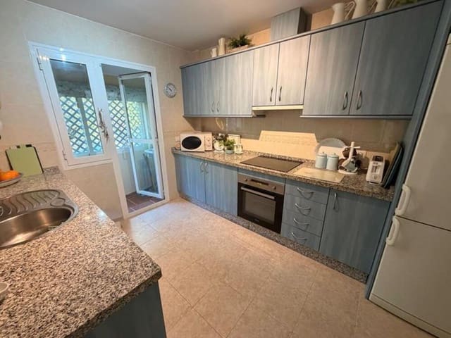 4 makuuhuone Omakotitalo myytävänä paikassa Calahonda, Mijas mukana uima-altaan 
autotalli - 550 000 € (Ref: 9863946)