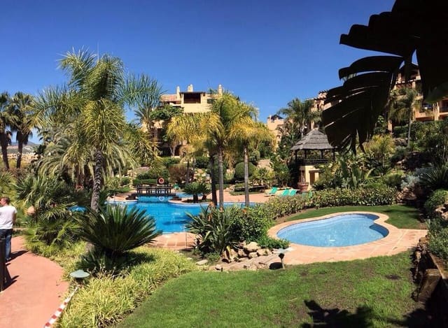 3 soverom Leilighet til leie i El Paraiso, Estepona med svømmebasseng - € 3 000 (Ref: 9863948)