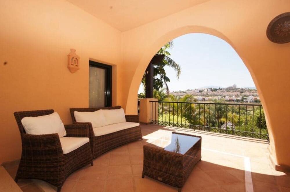 3 bedroom Apartment for rent in El Paraiso with pool - € 3,000 (Ref: 9863948)