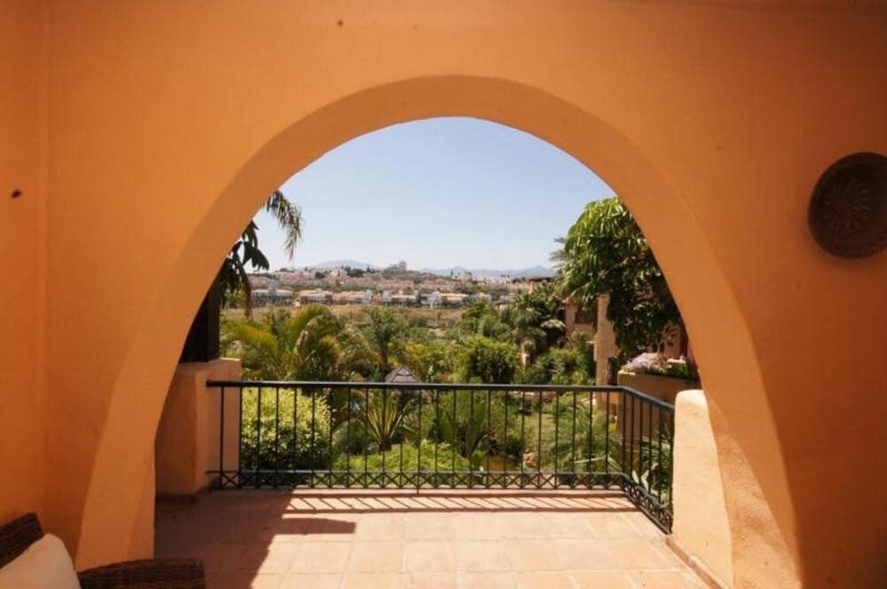 3 bedroom Apartment for rent in El Paraiso with pool - € 3,000 (Ref: 9863948)