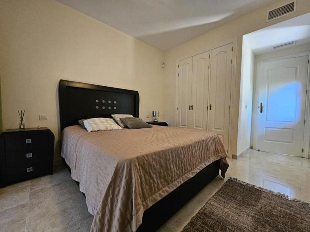 3 bedroom Apartment for rent in El Paraiso with pool - € 3,000 (Ref: 9863948)