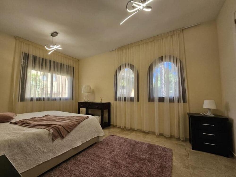 3 bedroom Apartment for rent in El Paraiso with pool - € 3,000 (Ref: 9863948)