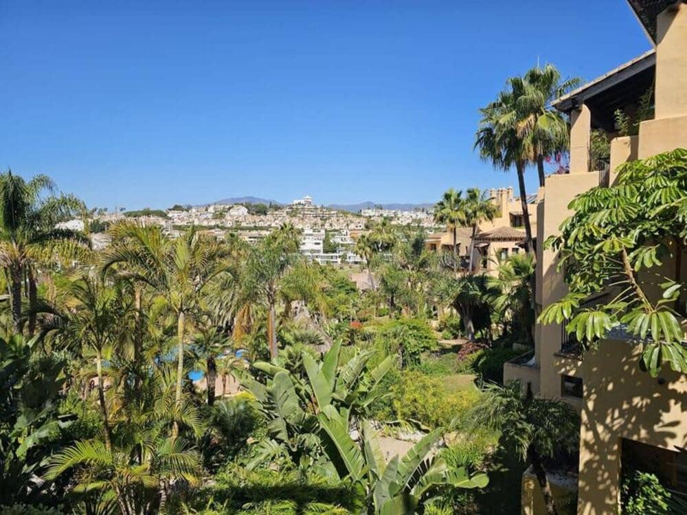 3 bedroom Apartment for rent in El Paraiso with pool - € 3,000 (Ref: 9863948)