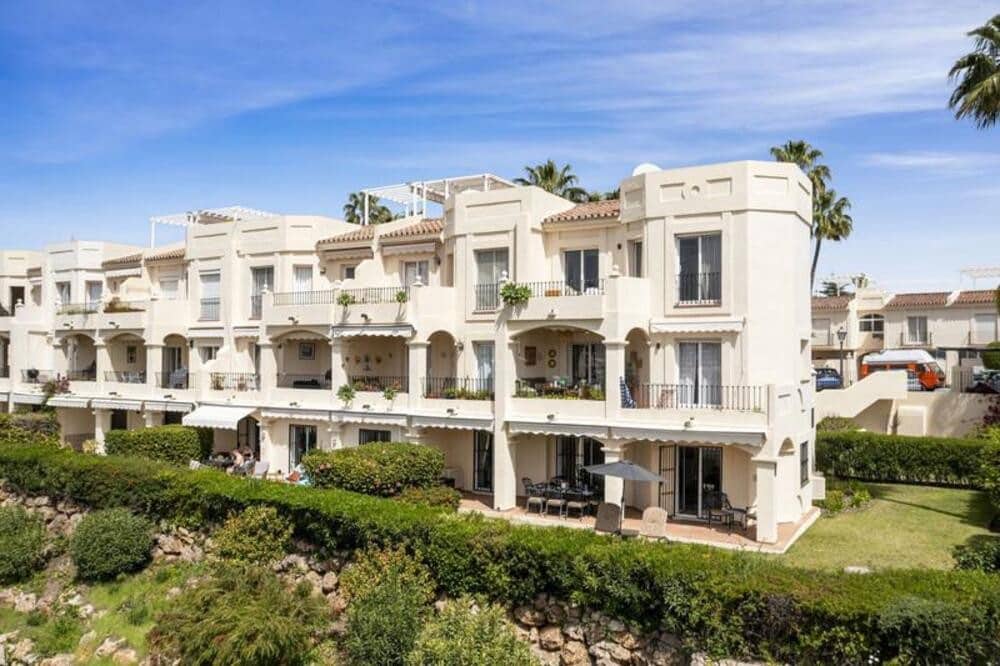 3 bedroom Apartment for rent in La Quinta with pool garage - € 3,500 (Ref: 9863949)