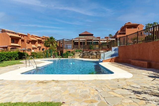 2 bedroom Apartment for holiday rental in Buenas Noches, Estepona with pool garage - € 1,200 (Ref: 9863950)