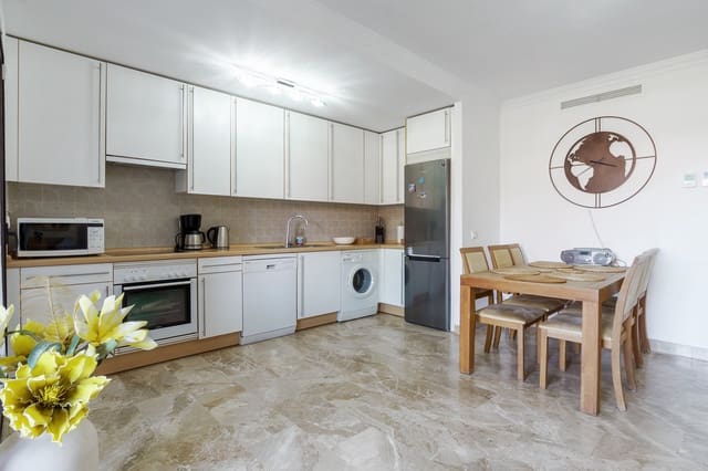 2 bedroom Apartment for holiday rental in Buenas Noches, Estepona with pool garage - € 1,200 (Ref: 9863950)