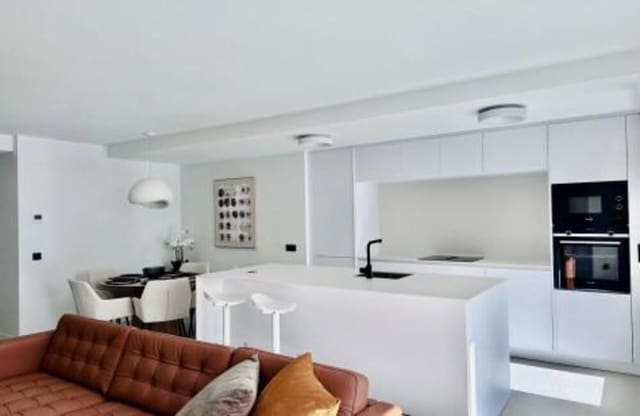 3 bedroom Apartment for holiday rental in Casco Antiguo, Marbella with pool garage - € 2,500 (Ref: 9863952)