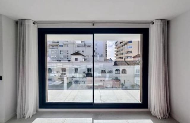 3 bedroom Apartment for holiday rental in Casco Antiguo, Marbella with pool garage - € 2,500 (Ref: 9863952)