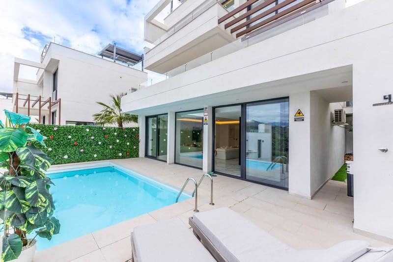 4 bedroom Villa for rent in Mijas Costa with pool garage - € 5,500 (Ref: 9866361)