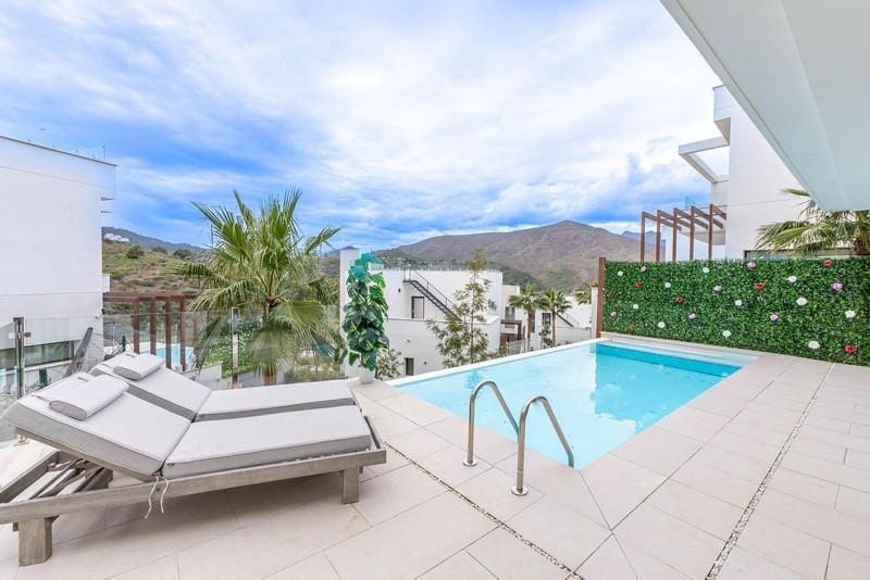 4 bedroom Villa for rent in Mijas Costa with pool garage - € 5,500 (Ref: 9866361)