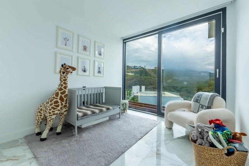 4 bedroom Villa for rent in Mijas Costa with pool garage - € 5,500 (Ref: 9866361)